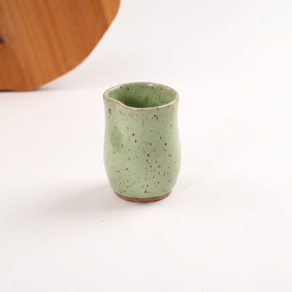 Copo Alto Pera em cerâmica artesanal — argila Flocos, esmalte Verde Menta