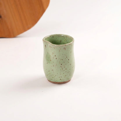 Copo Alto Pera em cerâmica artesanal — argila Flocos, esmalte Verde Menta