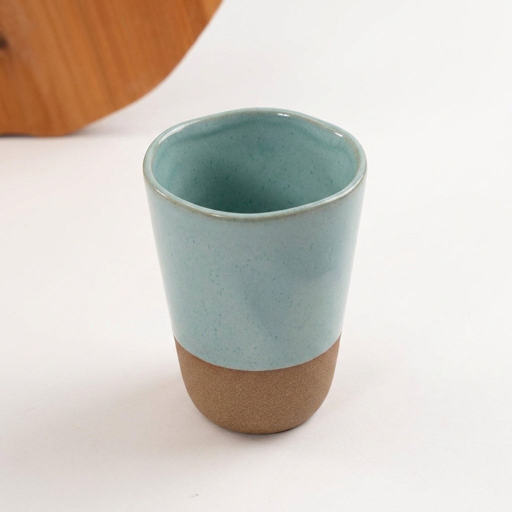 Copo Alto Tulipa em cerâmica artesanal — argila Cappuccino, esmalte Jujuba