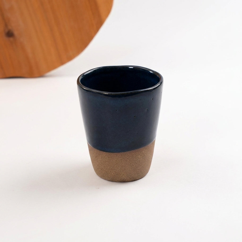 Copo Alto Tulipa em cerâmica artesanal — argila Cappuccino, esmalte Lazuli