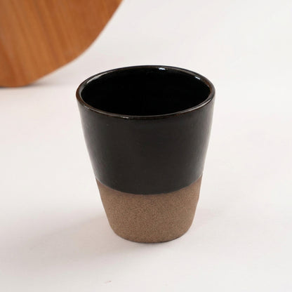 Copo Alto Tulipa em cerâmica artesanal — argila Cappuccino, esmalte Preto Acetinado