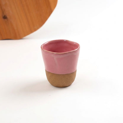 Copo Alto Tulipa em cerâmica artesanal — argila Cappuccino, esmalte Rosa Barbie