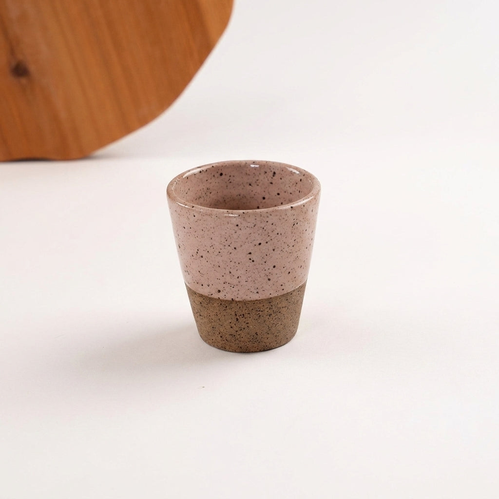Copo Alto Tulipa em cerâmica artesanal — argila Flocos, esmalte Nude