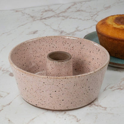 Forma para Bolo Redonda em cerâmica artesanal — argila Flocos, esmalte Nude