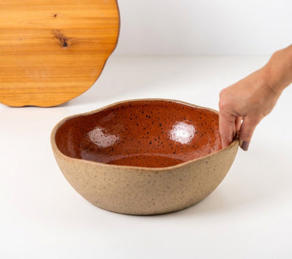 Fruteira redonda orgânica em cerâmica artesanal — argila Flocos, esmalte Sol de Terracota