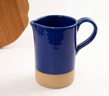 Jarra AMME em cerâmica artesanal — argila Cappuccino, esmalte Lazuli