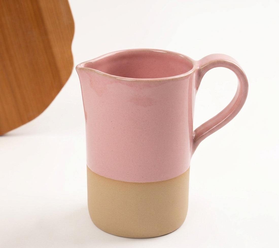 Jarra AMME em cerâmica artesanal — argila Cappuccino, esmalte Rosa Barbie