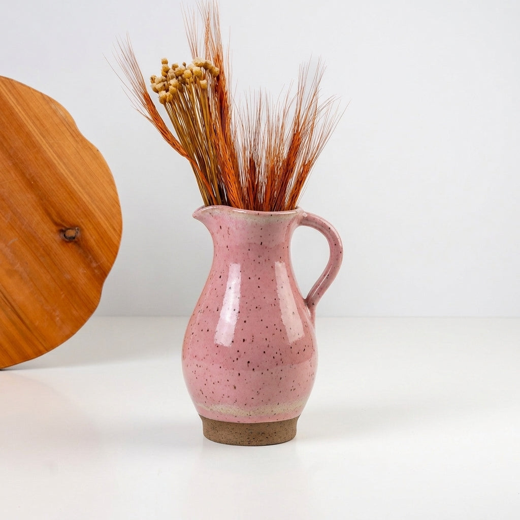 Jarra Silhueta em cerâmica artesanal — argila Flocos, esmalte Rosa Barbie