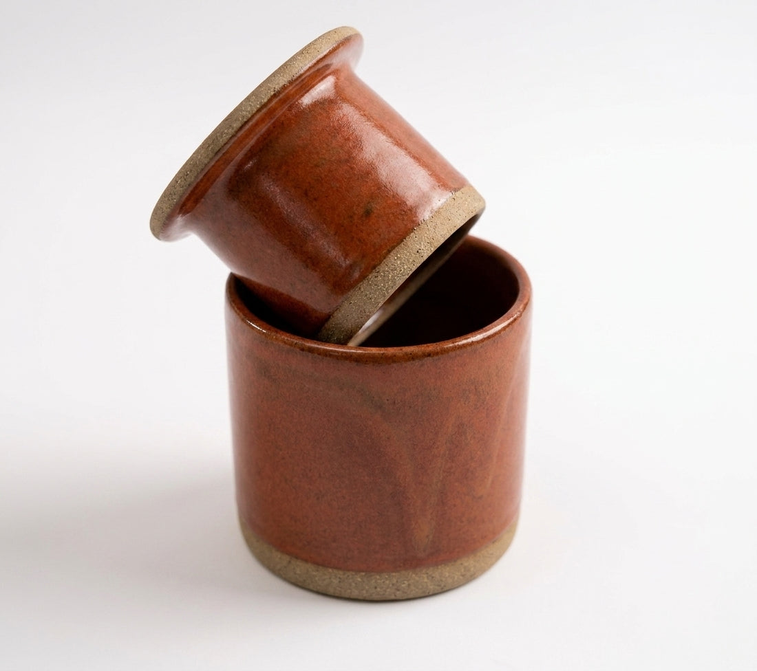 Manteigueira Francesa em cerâmica artesanal — argila Cappuccino, esmalte Sol de Terracota