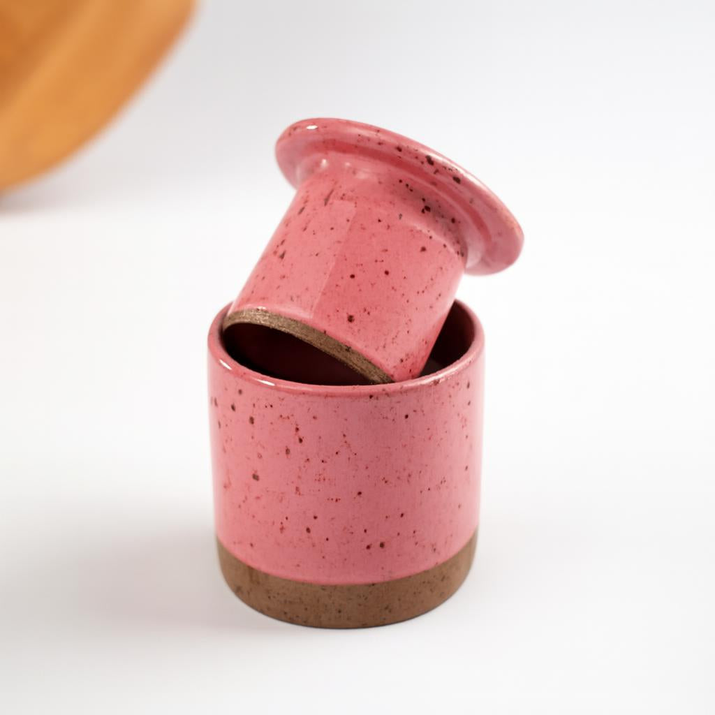 Manteigueira Francesa em cerâmica artesanal — argila Flocos, esmalte Rosa Barbie