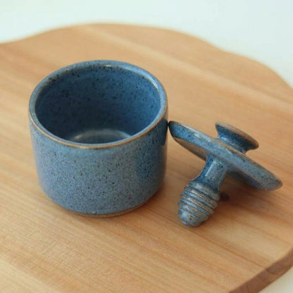 Meleira Reta em cerâmica artesanal — argila Cappuccino, esmalte Azul Safira
