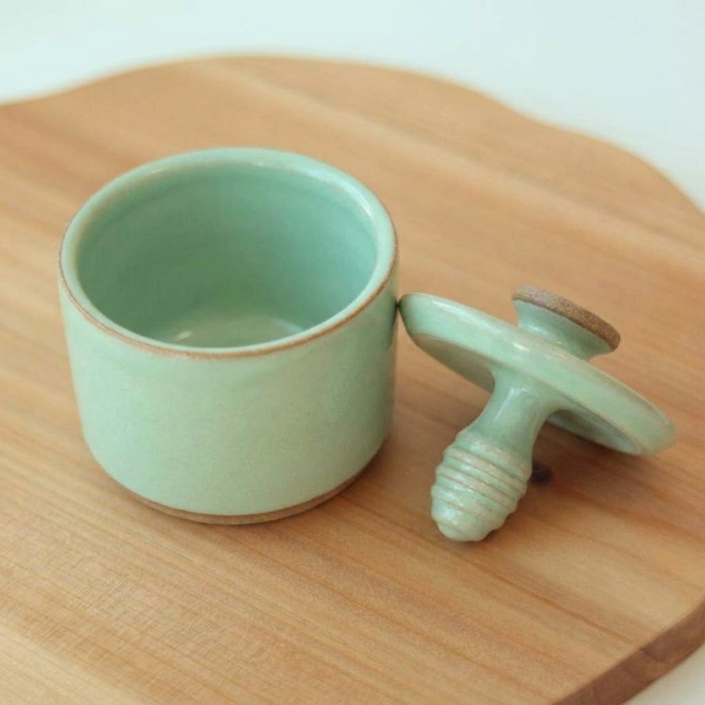 Meleira Reta em cerâmica artesanal — argila Cappuccino, esmalte Verde Menta