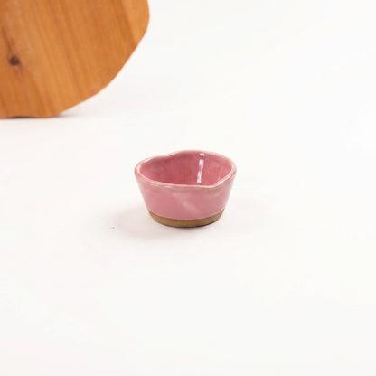 Mini bowl Coração em cerâmica artesanal — argila Cappuccino, esmalte Rosa Barbie