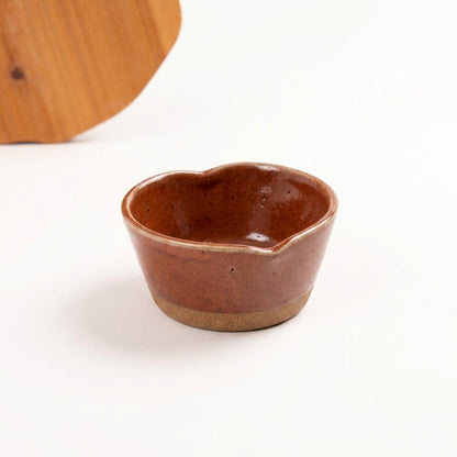 Mini bowl Coração em cerâmica artesanal — argila Cappuccino, esmalte Sol de Terracota