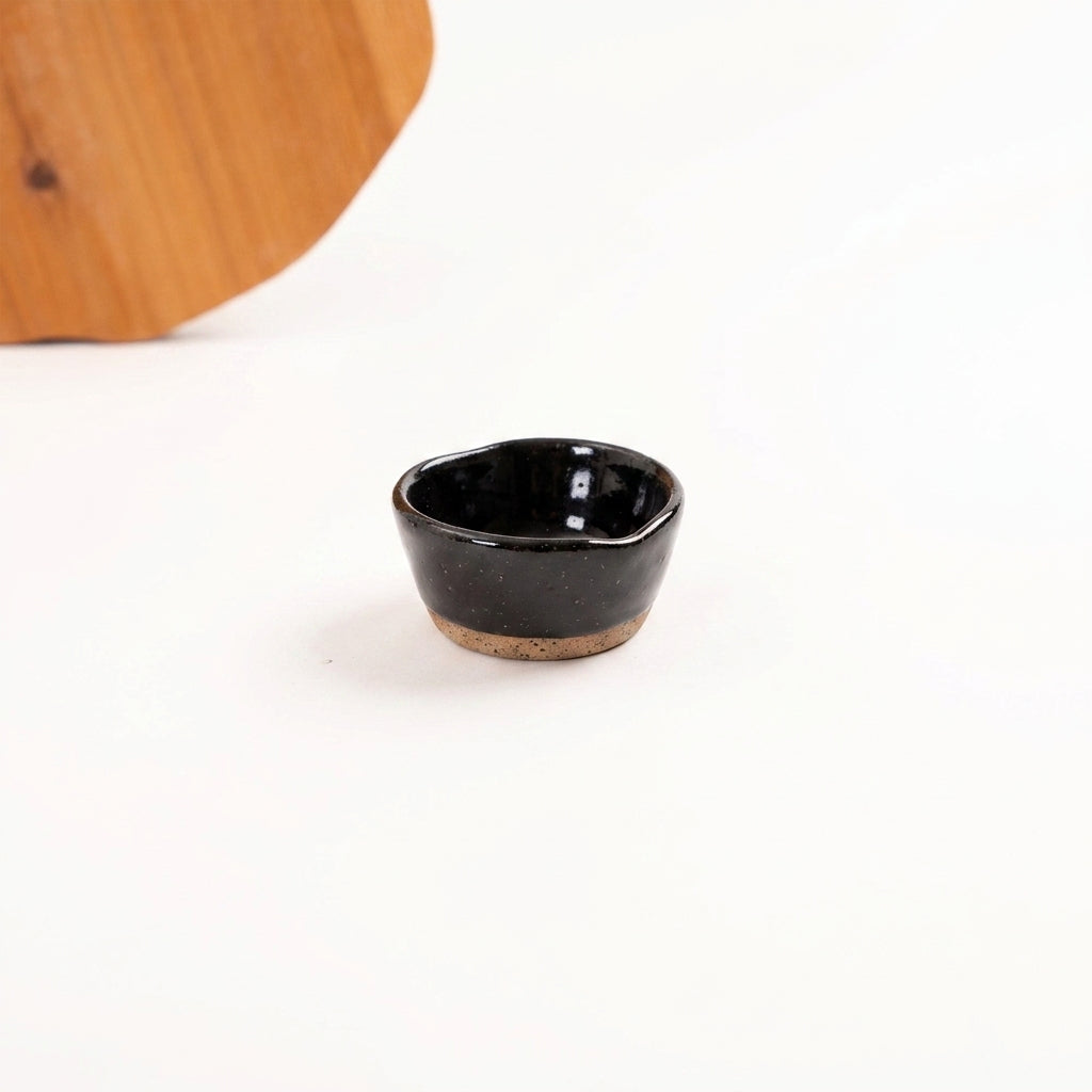 Mini bowl Coração em cerâmica artesanal — argila Flocos, esmalte Preto Ébano