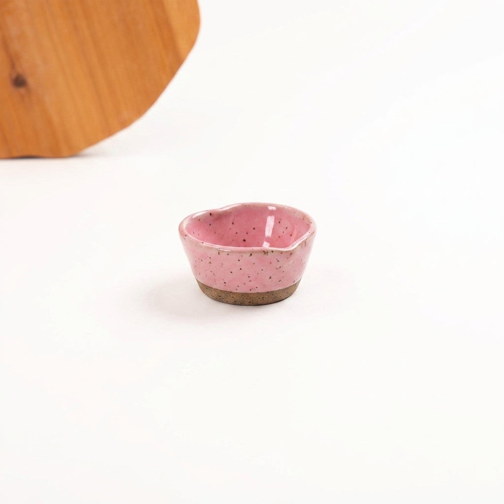 Mini bowl Coração em cerâmica artesanal — argila Flocos, esmalte Rosa Barbie