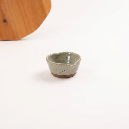 Mini bowl Coração em cerâmica artesanal — argila Flocos, esmalte Verde Pompeia