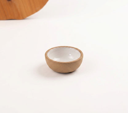 Mini Bowl Quadrado em cerâmica artesanal — argila Cappuccino, esmalte Branco AMME