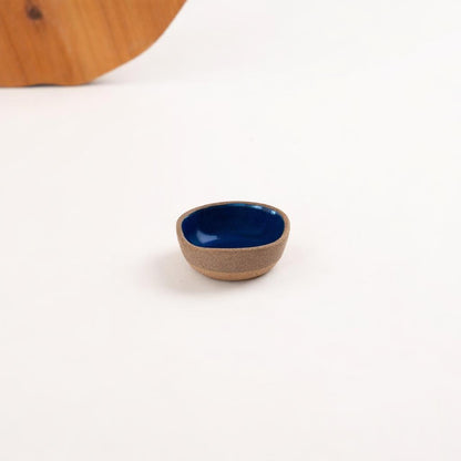 Mini Bowl Quadrado em cerâmica artesanal — argila Cappuccino, esmalte Lazuli