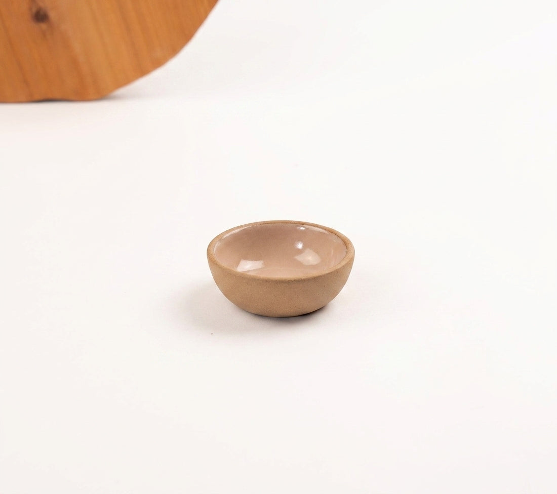 Mini Bowl Quadrado em cerâmica artesanal — argila Cappuccino, esmalte Nude