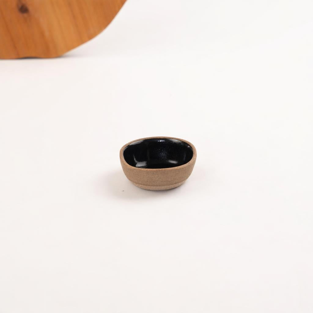 Mini Bowl Quadrado em cerâmica artesanal — argila Cappuccino, esmalte Preto Ébano
