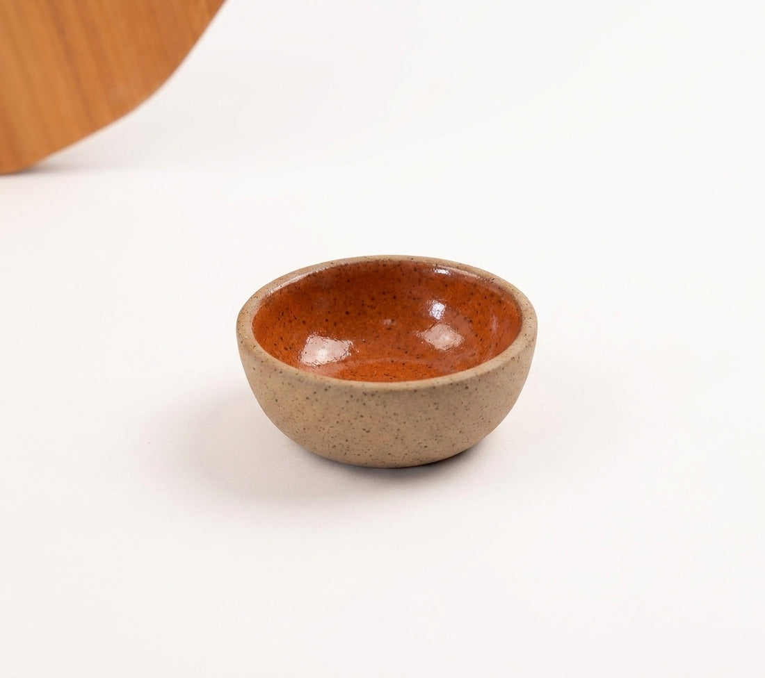 Mini Bowl Quadrado em cerâmica artesanal — argila Cappuccino, esmalte Sol de Terracota