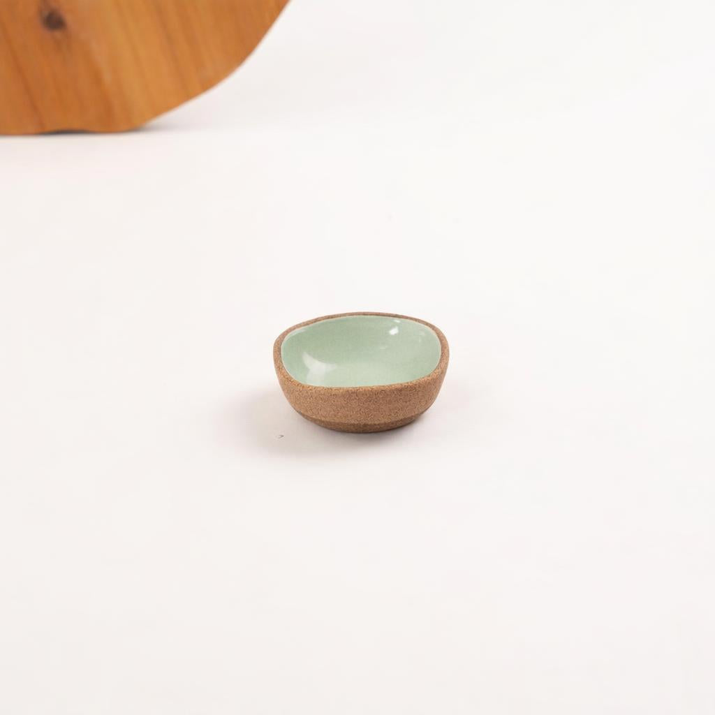 Mini Bowl Quadrado em cerâmica artesanal — argila Cappuccino, esmalte Verde Menta