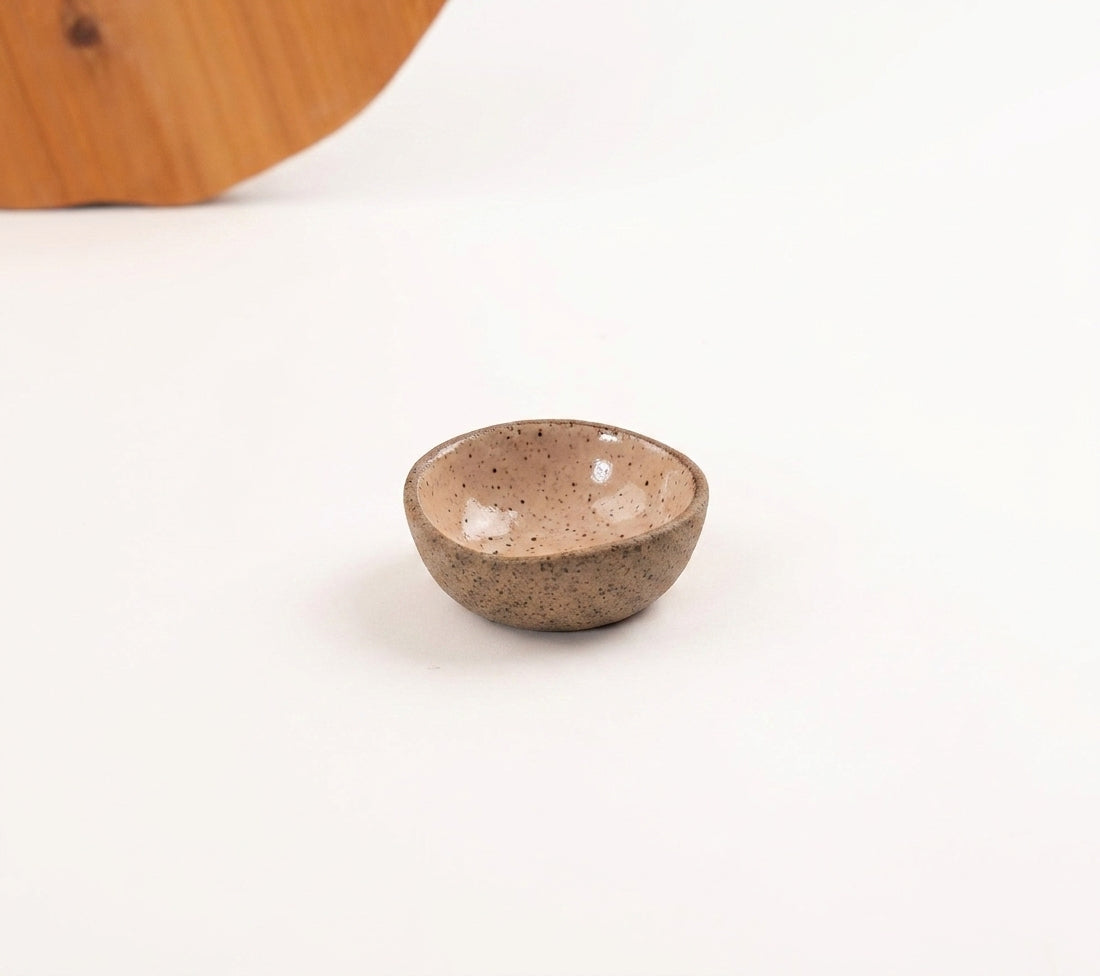 Mini Bowl Quadrado em cerâmica artesanal — argila Flocos, esmalte Nude