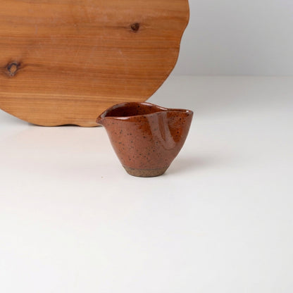 Molheira Andorinha em cerâmica artesanal — tamanho 100ml, argila Flocos, esmalte Sol de Terracota
