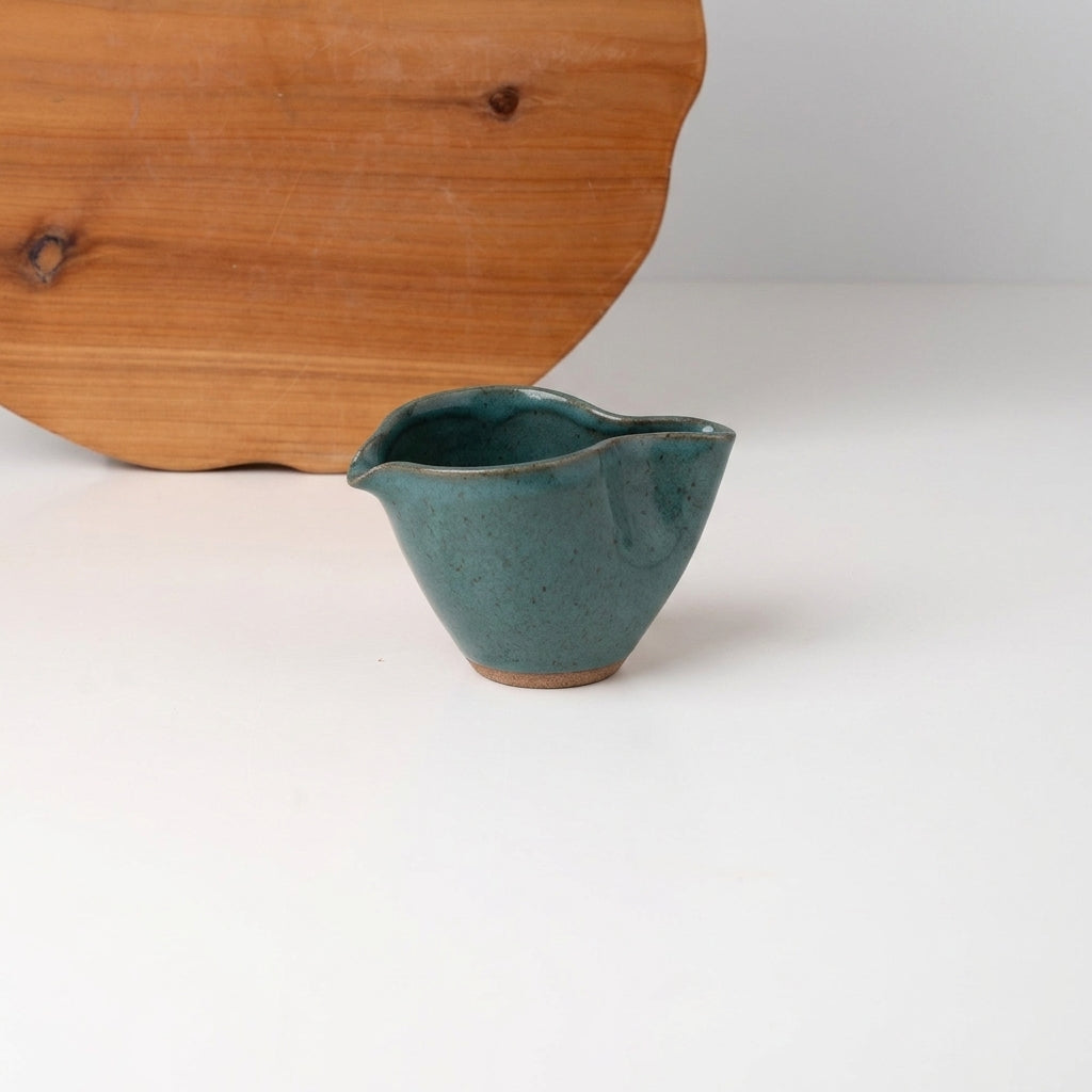 Molheira Andorinha em cerâmica artesanal — tamanho 180ml, argila Cappuccino, esmalte Verde Exército
