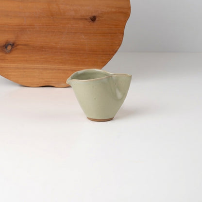 Molheira Andorinha em cerâmica artesanal — tamanho 180ml, argila Cappuccino, esmalte Verde Pompeia