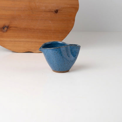 Molheira Andorinha em cerâmica artesanal — tamanho 180ml, argila Flocos, esmalte Azul Safira