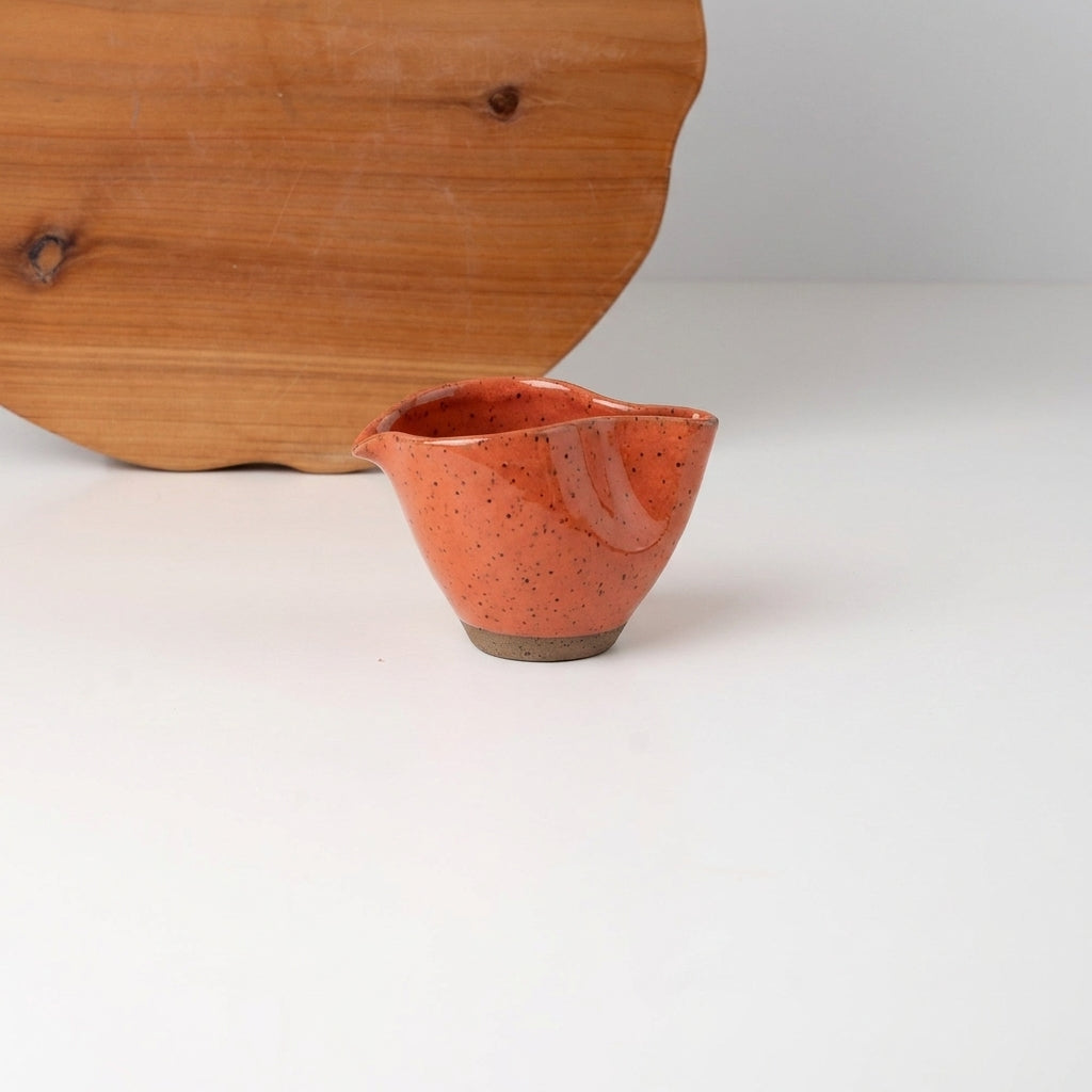 Molheira Andorinha em cerâmica artesanal — tamanho 180ml, argila Flocos, esmalte Laranja Intenso