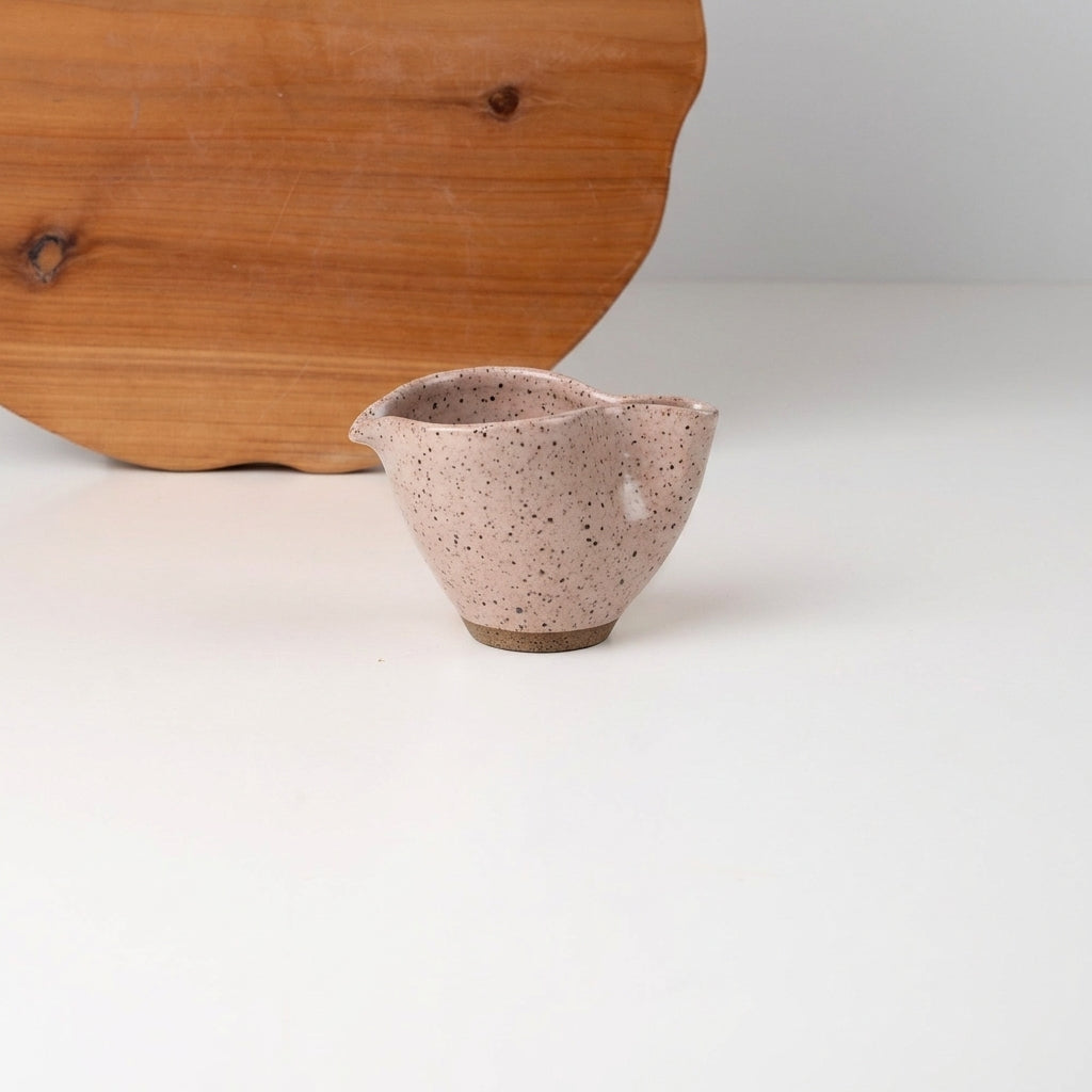 Molheira Andorinha em cerâmica artesanal — tamanho 180ml, argila Flocos, esmalte Nude