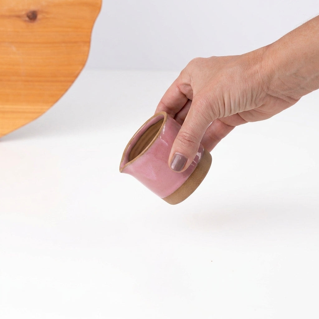 Molheira Cumbuca em cerâmica artesanal — tamanho 100ML, argila Cappuccino, esmalte Rosa Barbie