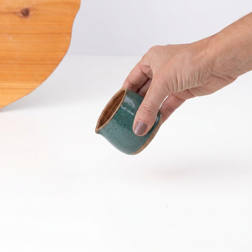 Molheira Cumbuca em cerâmica artesanal — tamanho 100ML, argila Cappuccino, esmalte Verde Exército