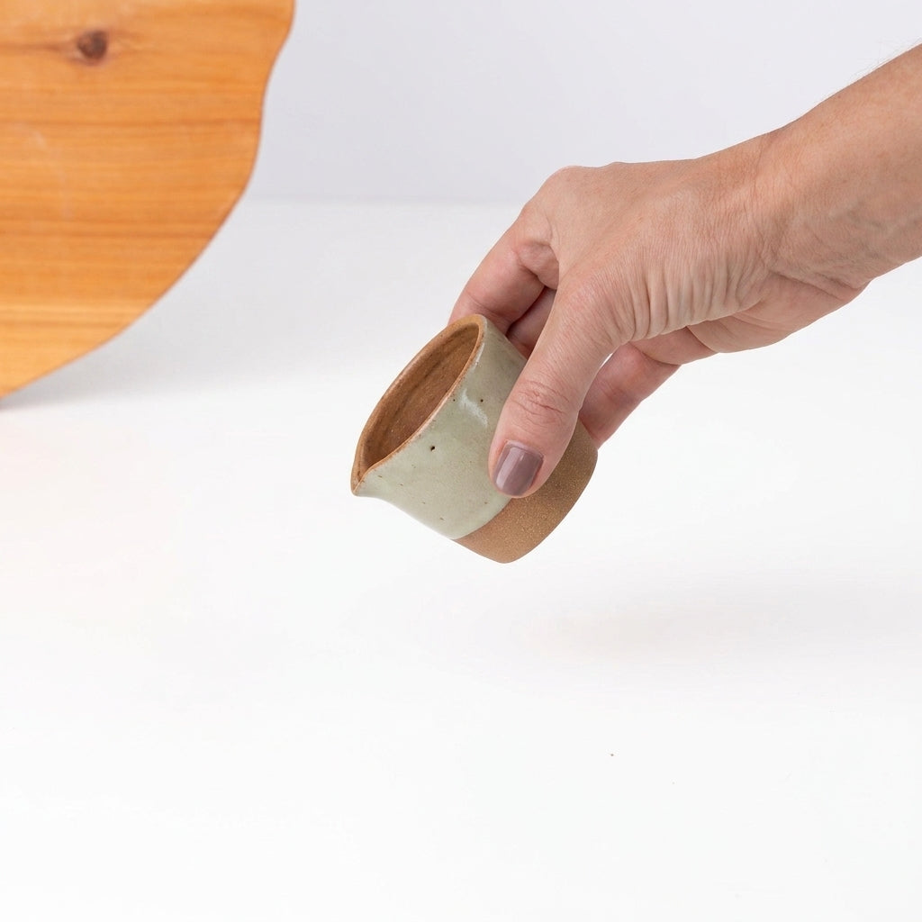 Molheira Cumbuca em cerâmica artesanal — tamanho 100ML, argila Cappuccino, esmalte Verde Pompeia