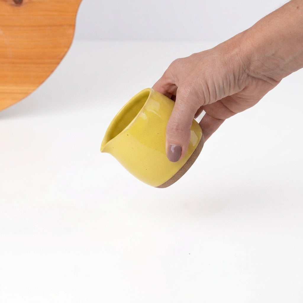 Molheira Cumbuca em cerâmica artesanal — tamanho 180ML, argila Cappuccino, esmalte Amarelo Intenso