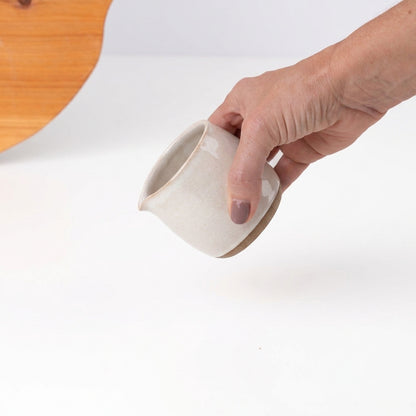 Molheira Cumbuca em cerâmica artesanal — tamanho 180ML, argila Cappuccino, esmalte Branco AMME