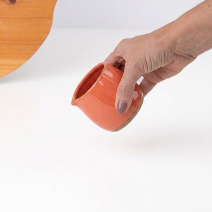 Molheira Cumbuca em cerâmica artesanal — tamanho 180ML, argila Cappuccino, esmalte Laranja Intenso