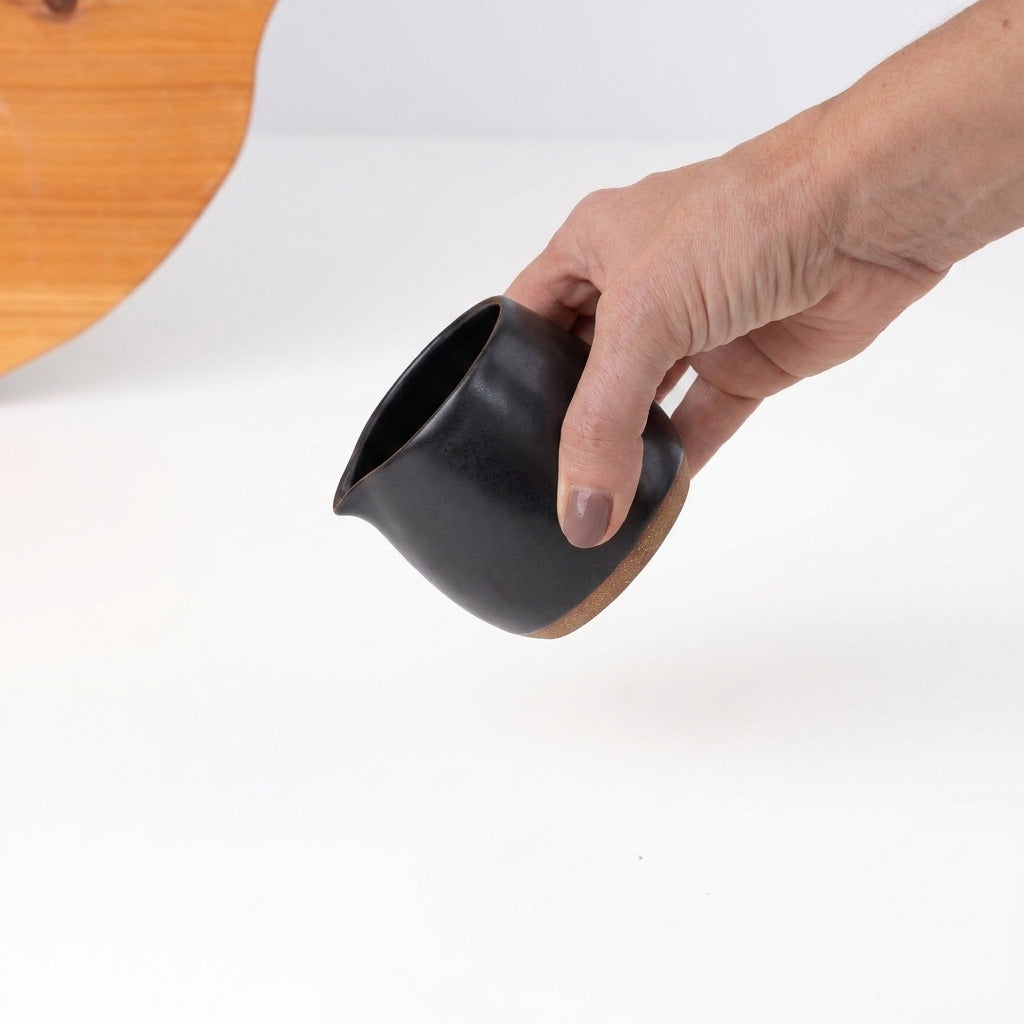 Molheira Cumbuca em cerâmica artesanal — tamanho 180ML, argila Cappuccino, esmalte Preto Acetinado