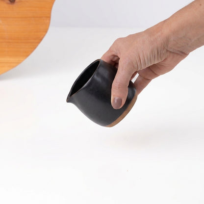 Molheira Cumbuca em cerâmica artesanal — tamanho 180ML, argila Cappuccino, esmalte Preto Acetinado