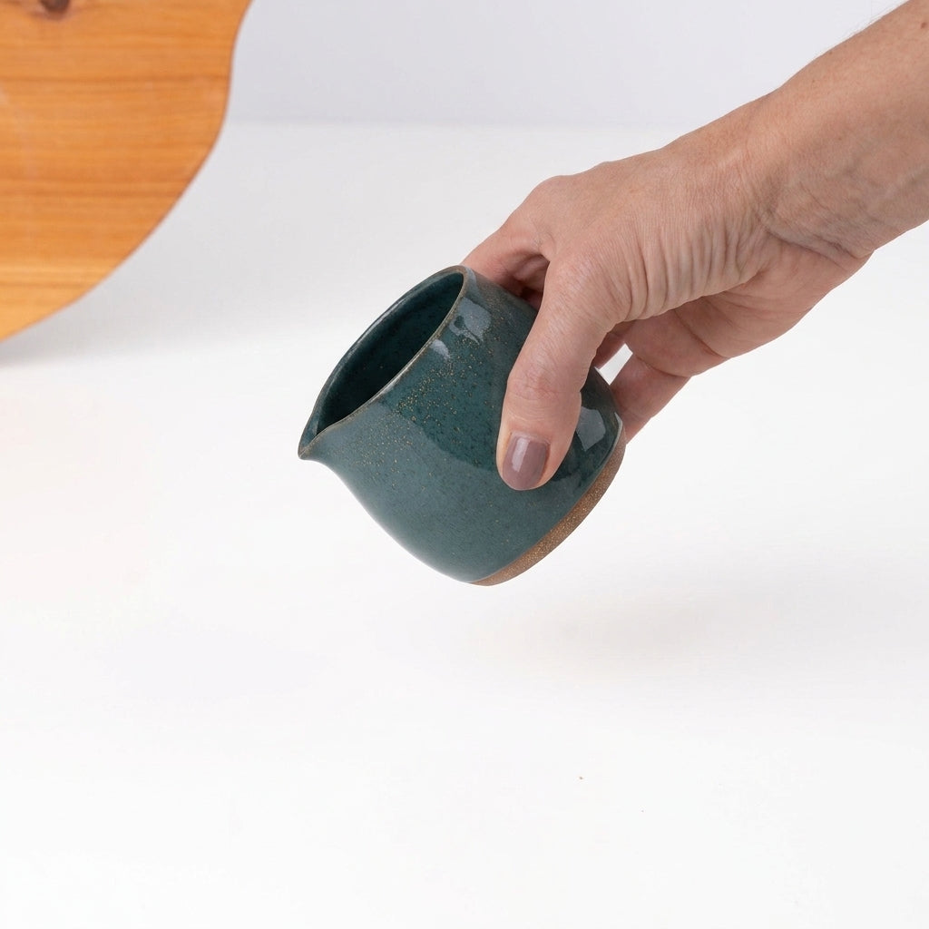 Molheira Cumbuca em cerâmica artesanal — tamanho 180ML, argila Cappuccino, esmalte Verde Exército