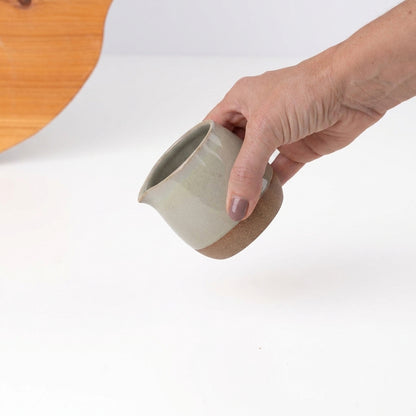 Molheira Cumbuca em cerâmica artesanal — tamanho 180ML, argila Cappuccino, esmalte Verde Pompeia
