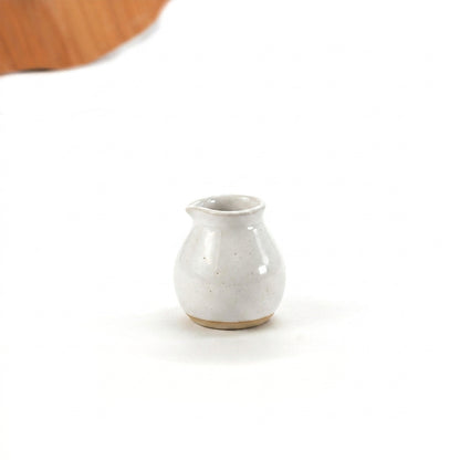 Molheira Esfera com bico em cerâmica artesanal — argila Cappuccino, esmalte Branco AMME