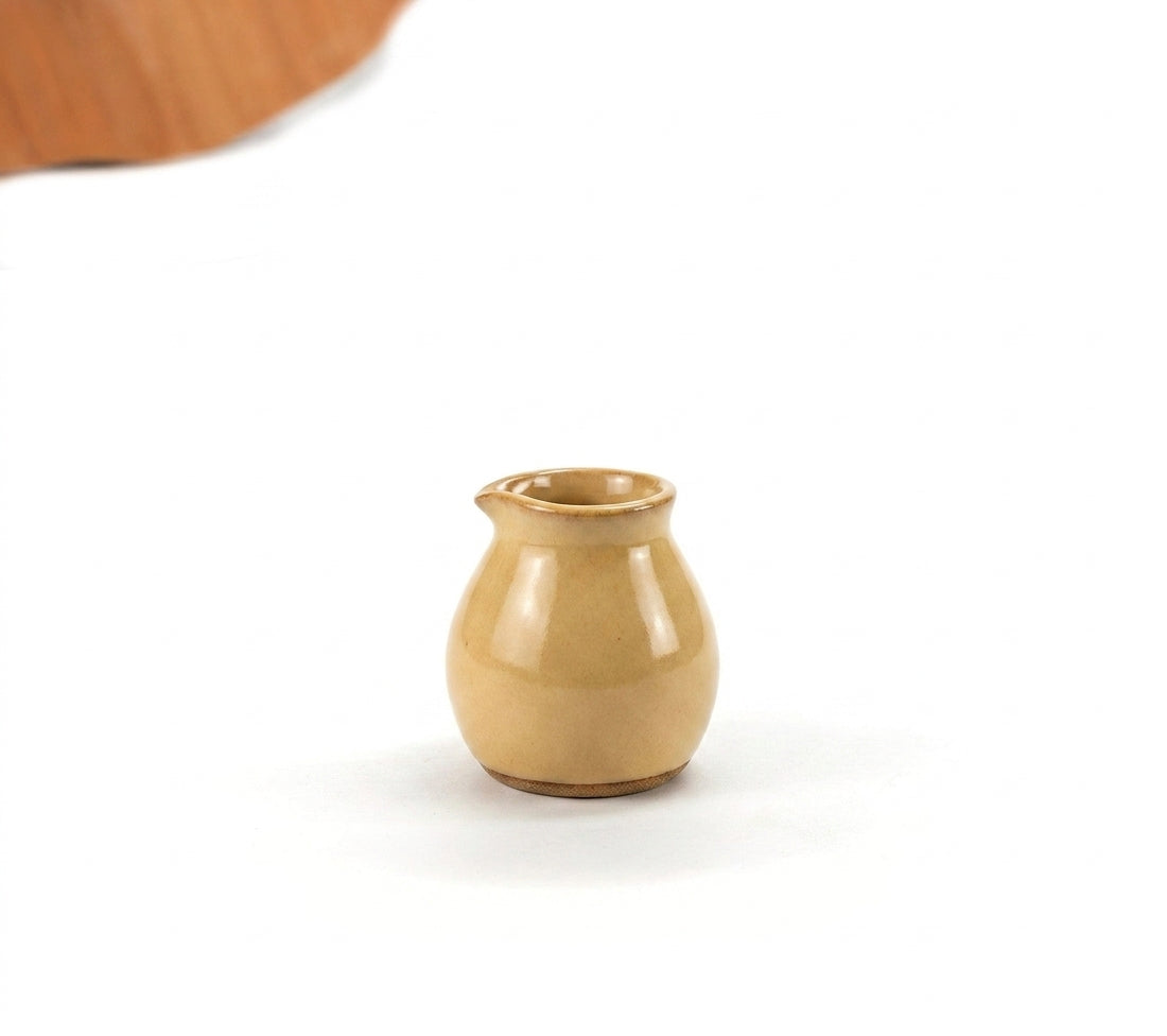 Molheira Esfera com bico em cerâmica artesanal — argila Cappuccino, esmalte Pedra Sabão