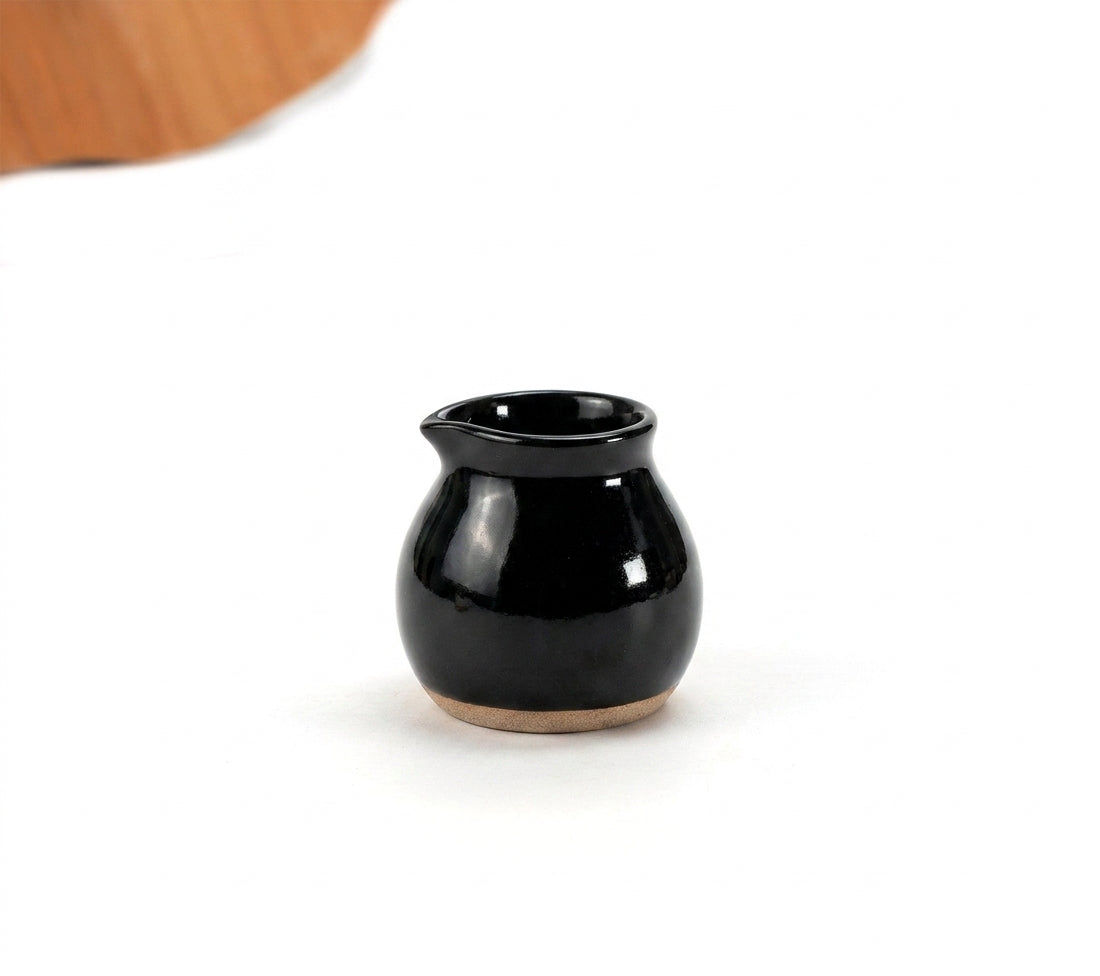Molheira Esfera com bico em cerâmica artesanal — argila Cappuccino, esmalte Preto Ébano