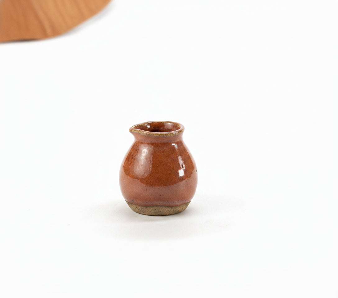 Molheira Esfera com bico em cerâmica artesanal — argila Cappuccino, esmalte Sol de Terracota