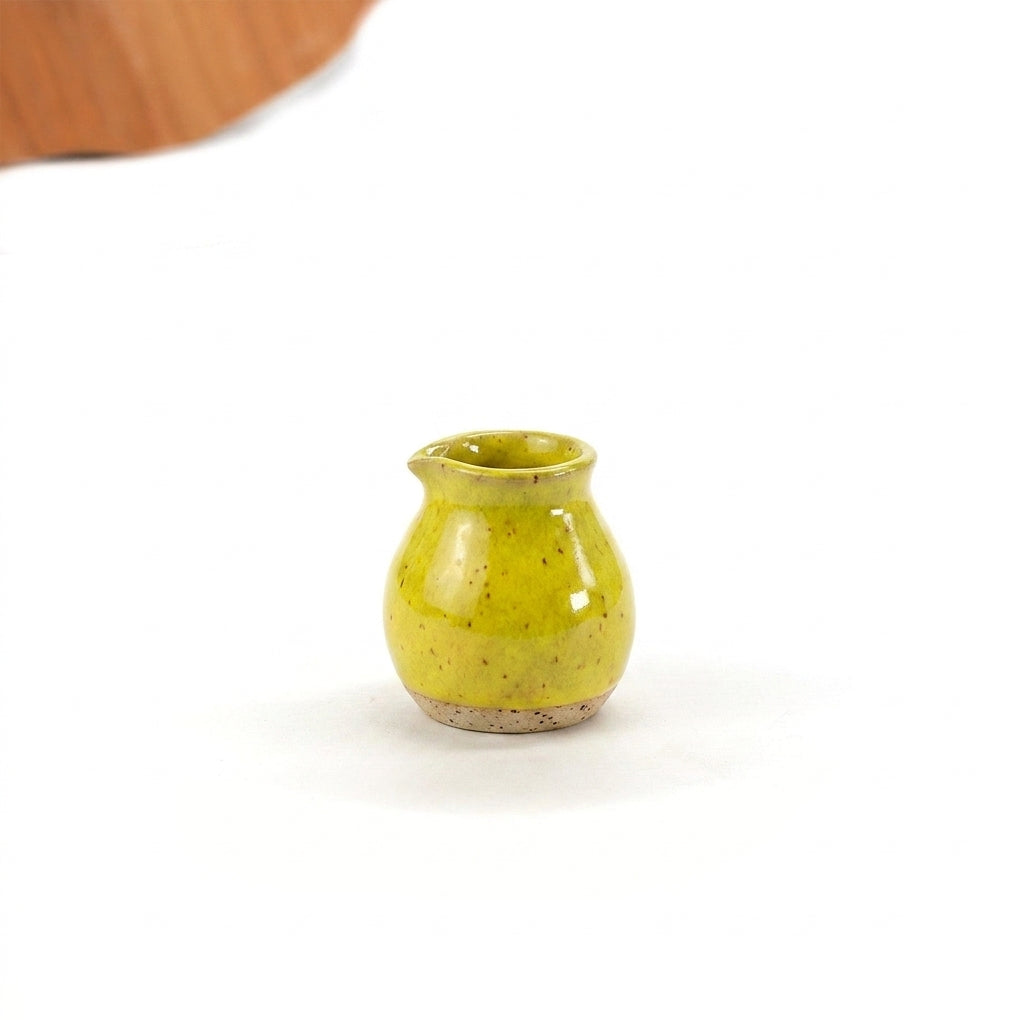 Molheira Esfera com bico em cerâmica artesanal — argila Flocos, esmalte Amarelo Intenso