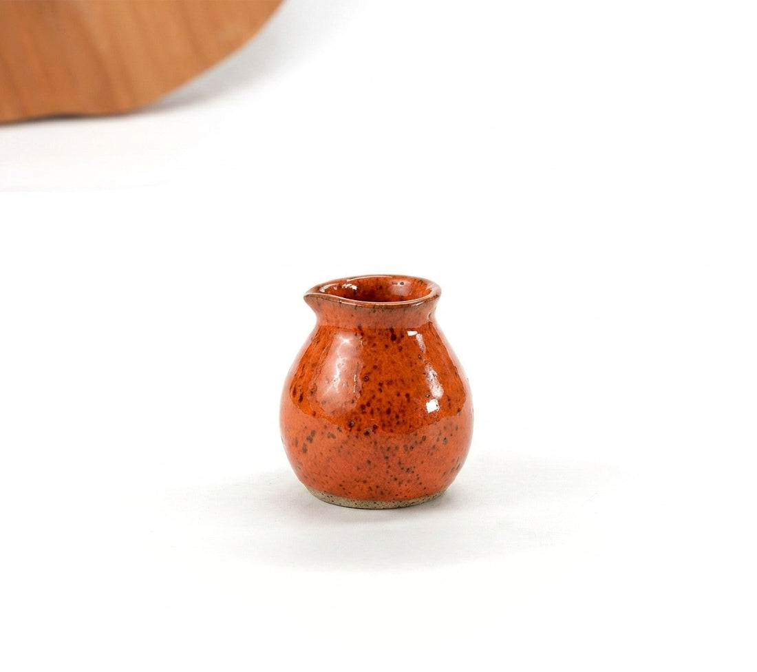 Molheira Esfera com bico em cerâmica artesanal — argila Flocos, esmalte Laranja Intenso